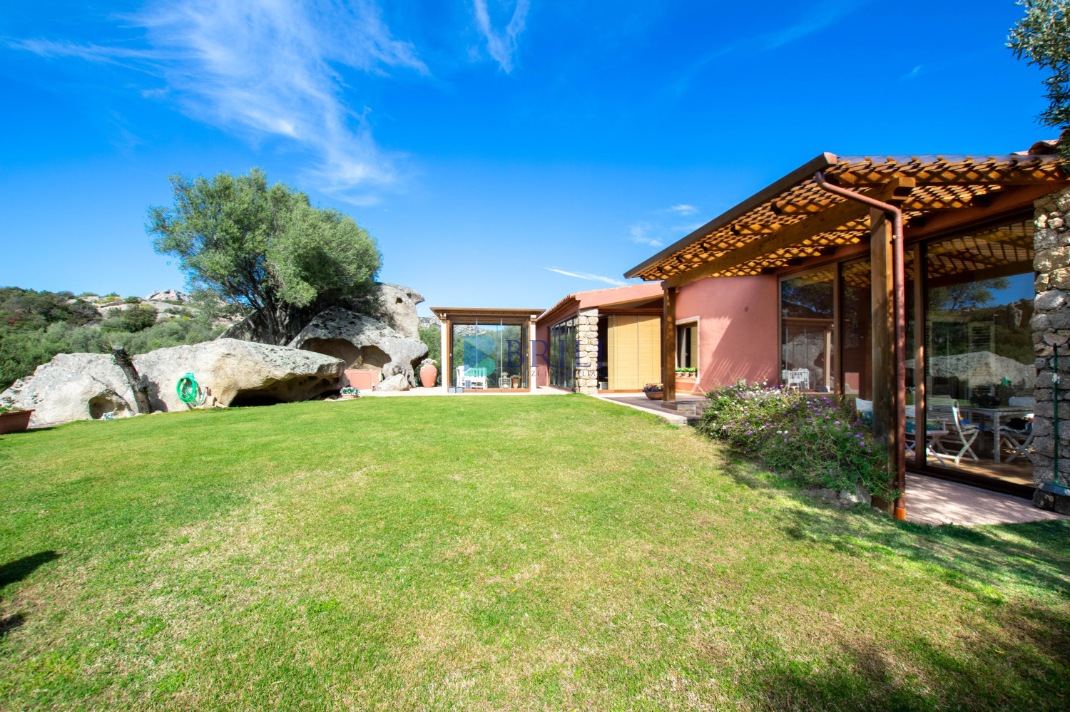 Villa singola su unico livello con vista panoramica