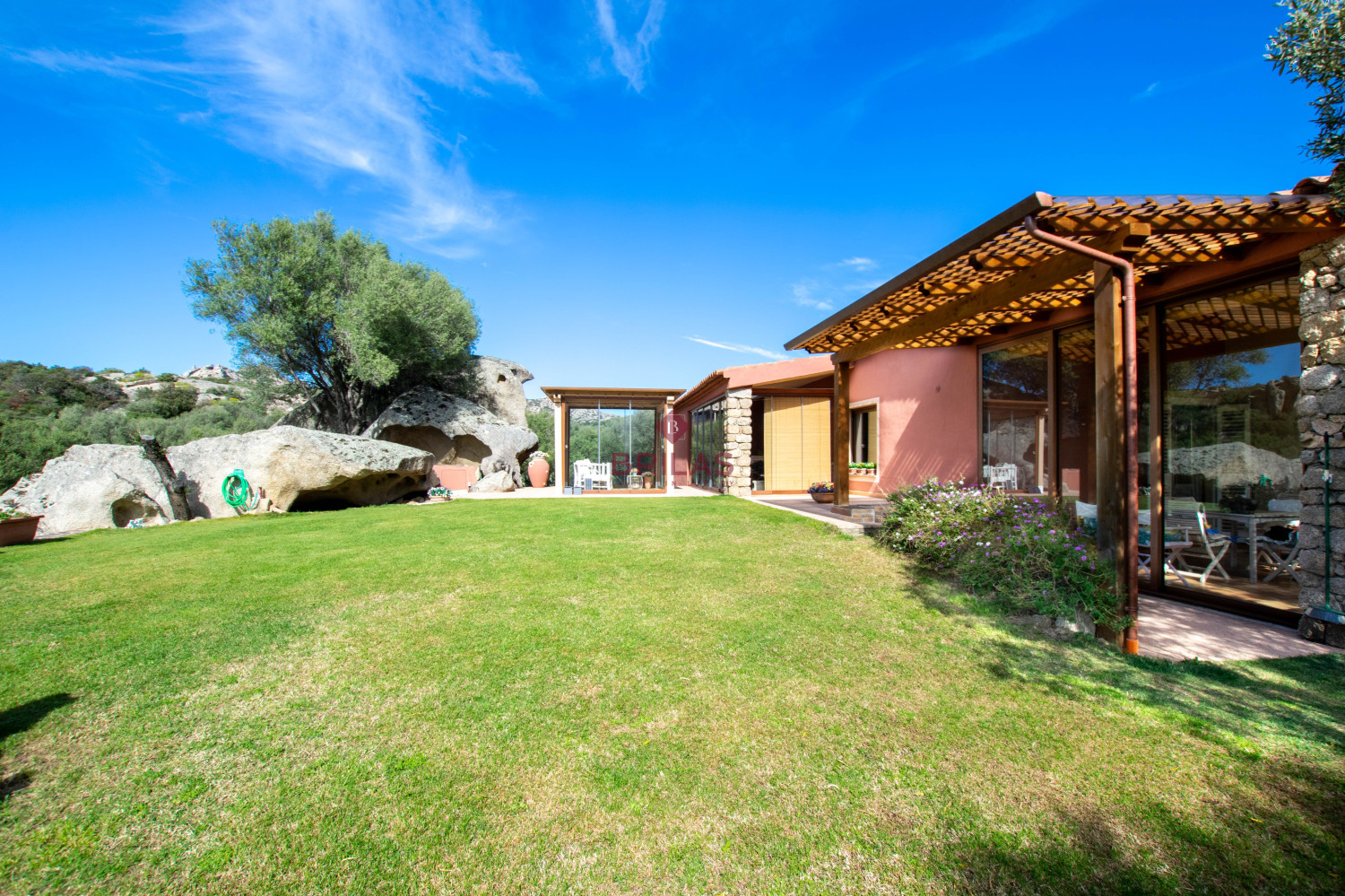 Villa singola su unico livello con vista panoramica