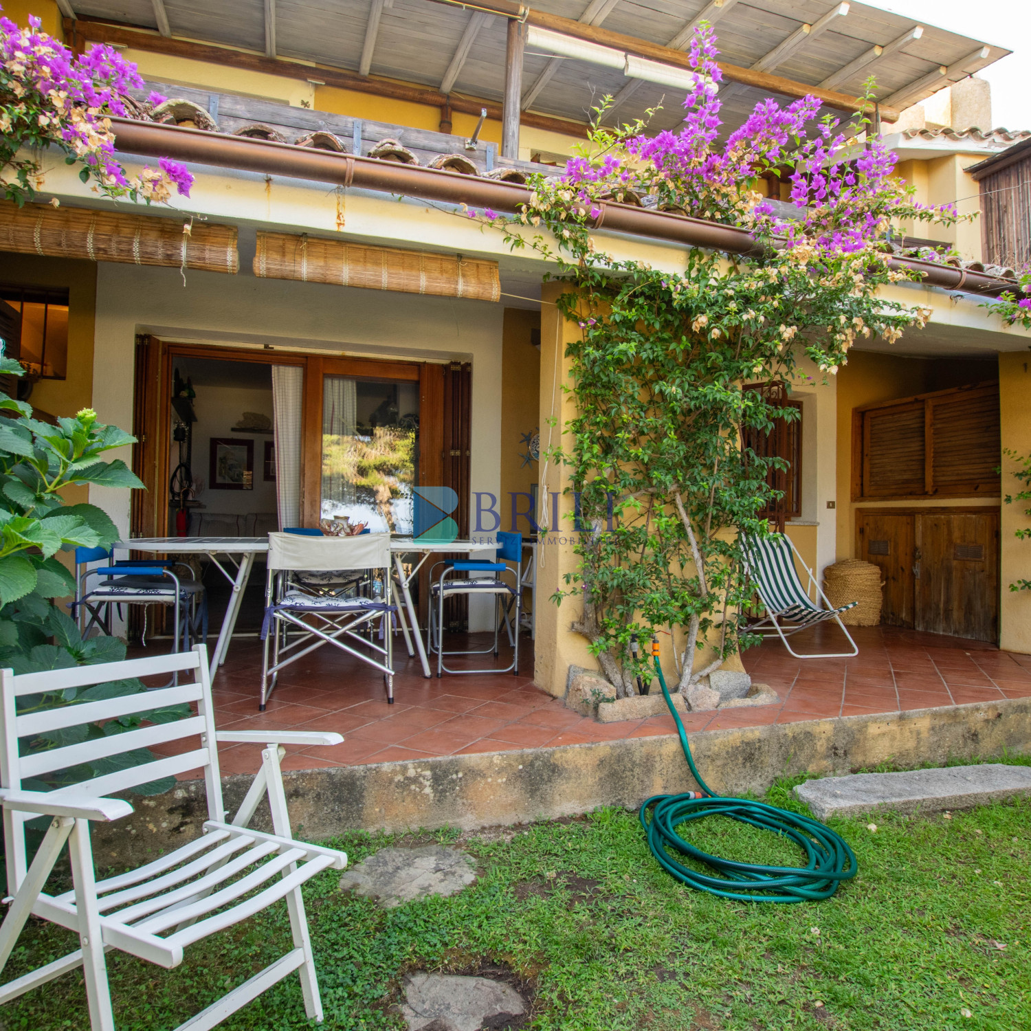 Appartamento con giardino e vista mare a Marinella