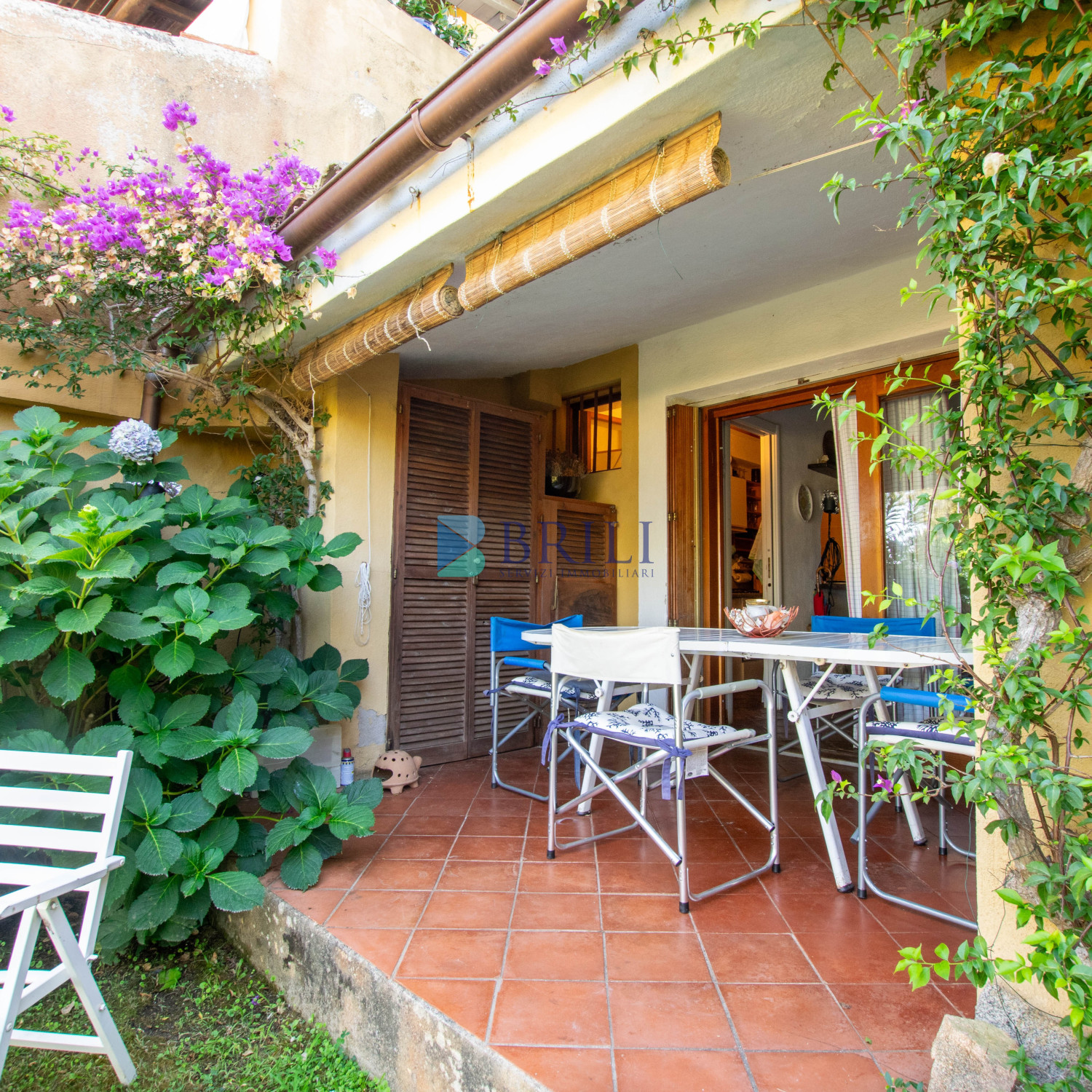 Appartamento con giardino e vista mare a Marinella