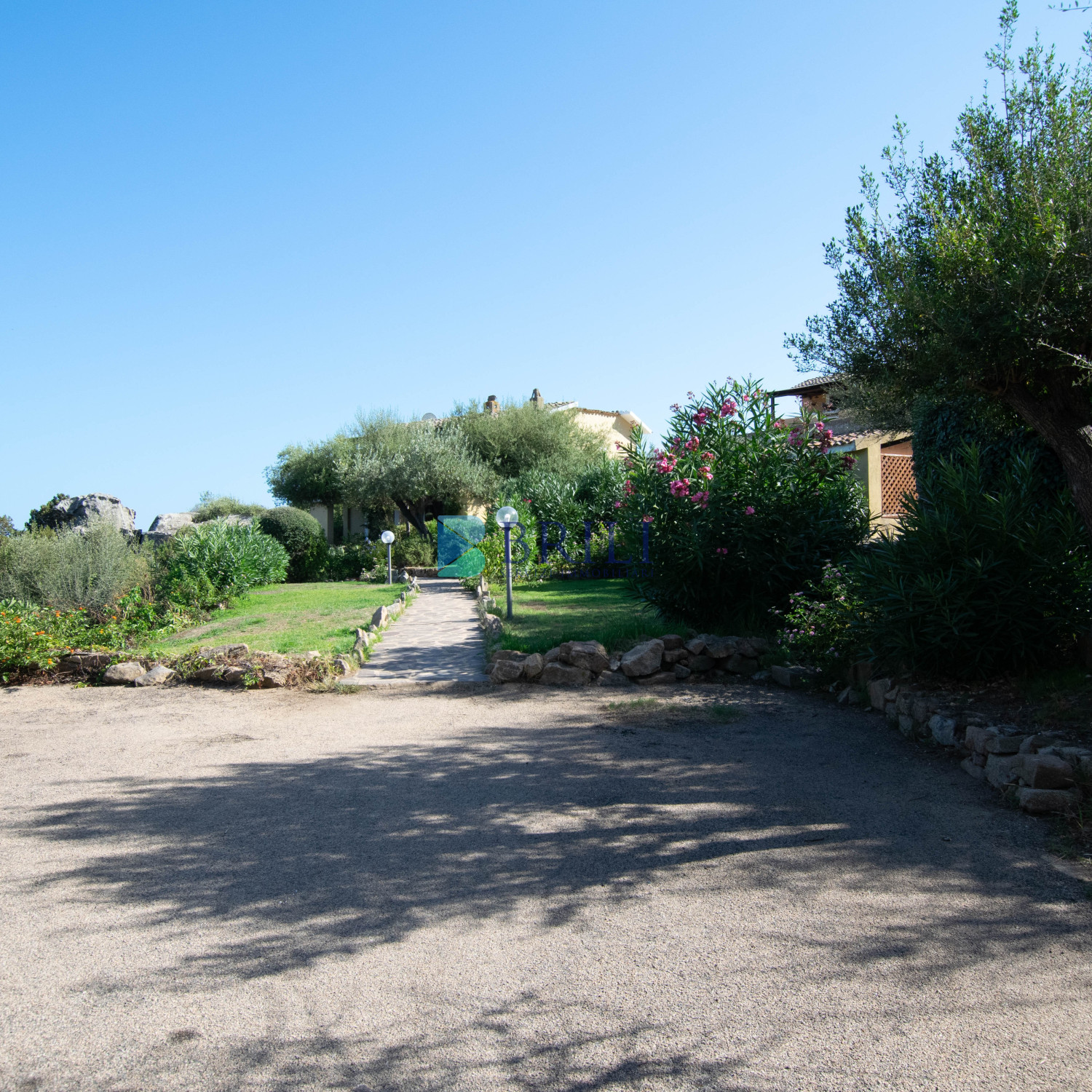 Appartamento con giardino e vista mare a Marinella