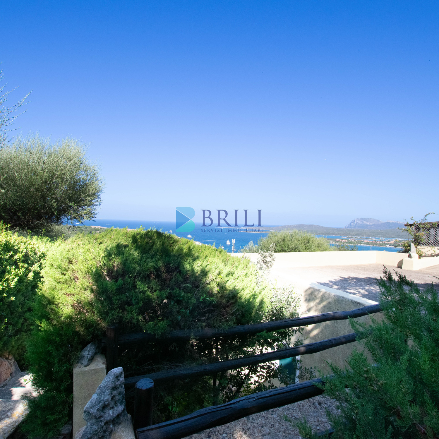 Appartamento con giardino e vista mare a Marinella