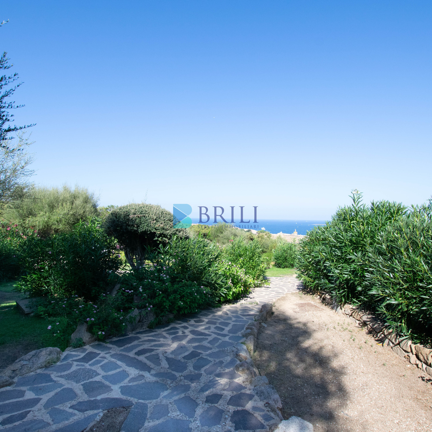 Appartamento con giardino e vista mare a Marinella