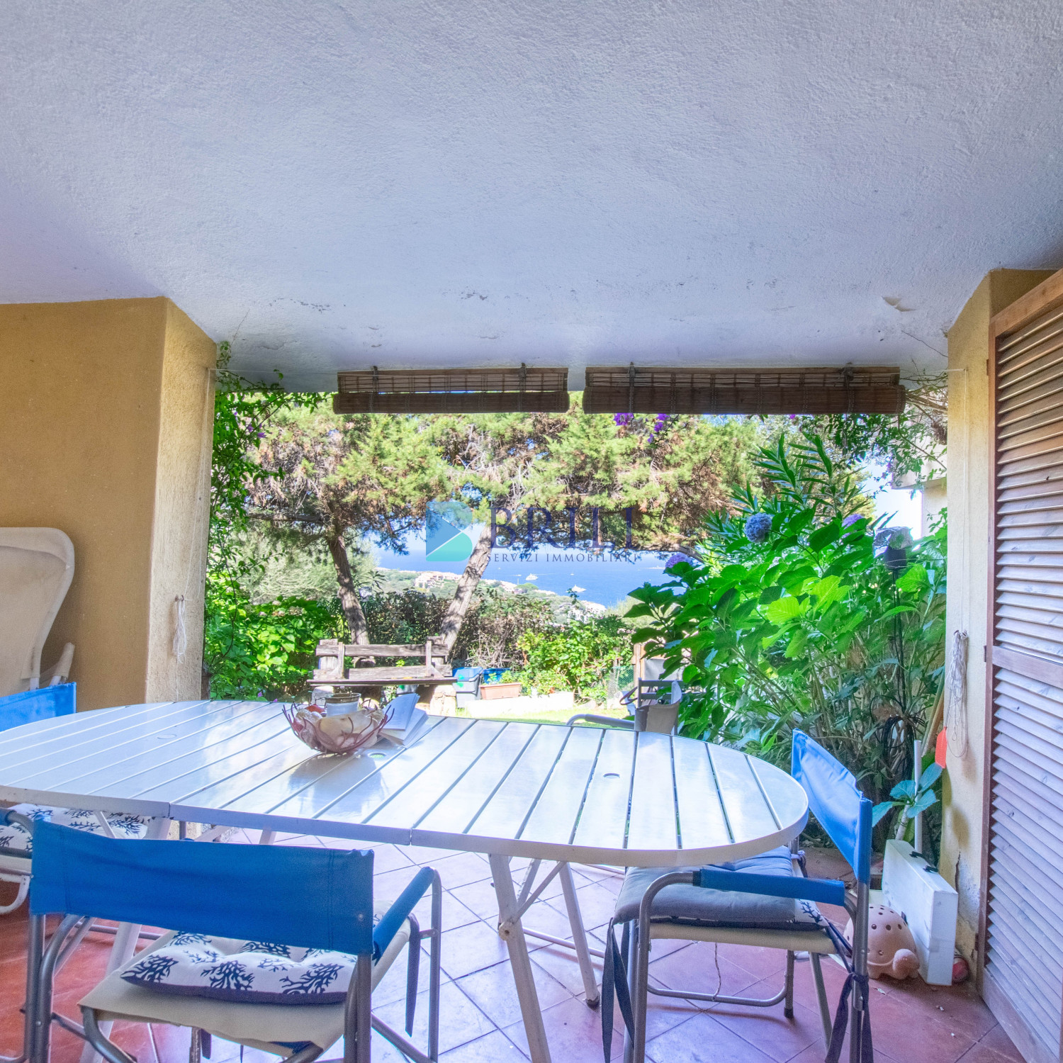 Appartamento con giardino e vista mare a Marinella