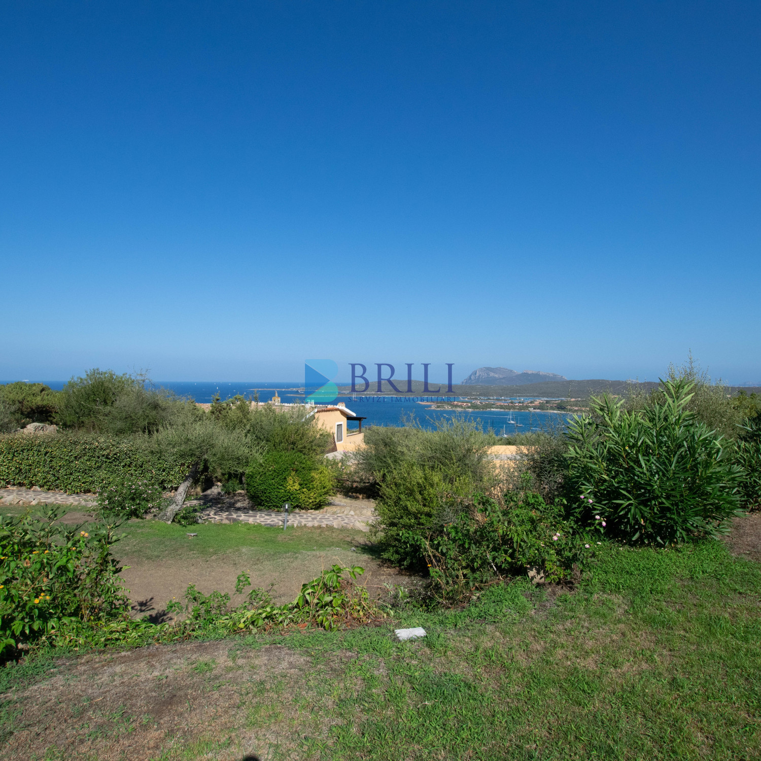Appartamento con giardino e vista mare a Marinella