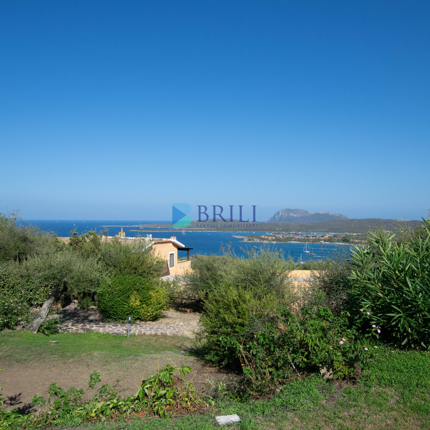Appartamento con giardino e vista mare a Marinella