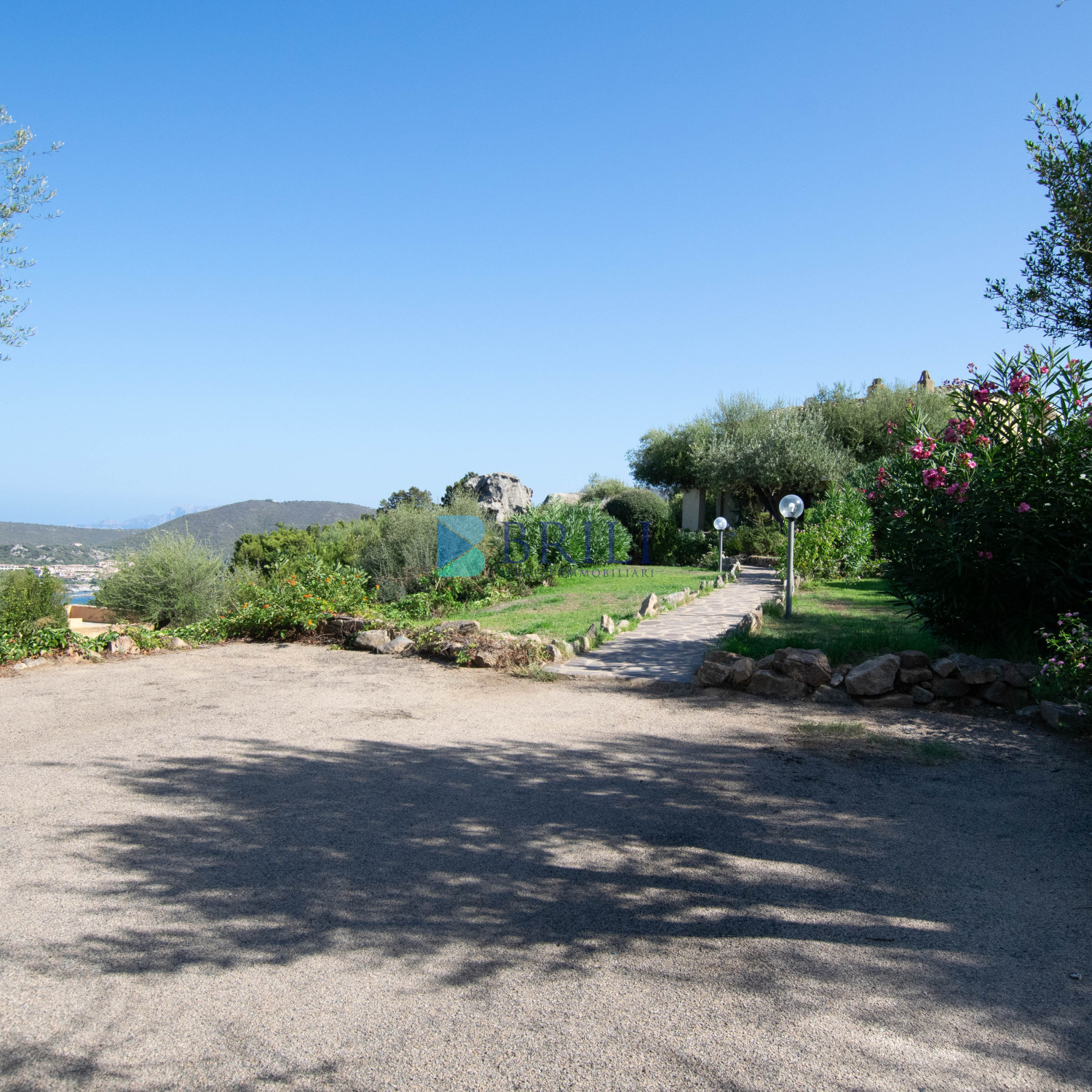 Appartamento con giardino e vista mare a Marinella