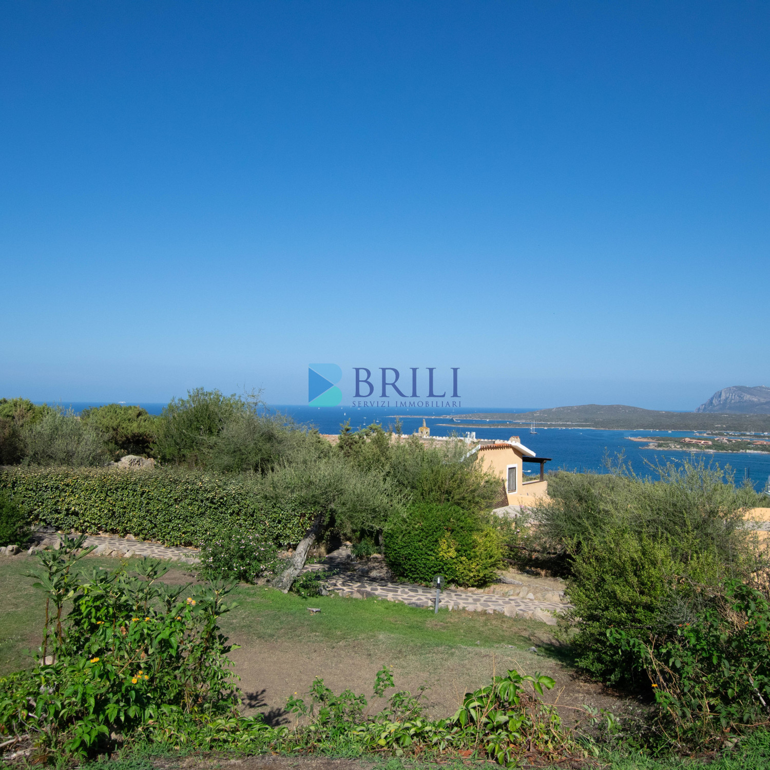 Appartamento con giardino e vista mare a Marinella