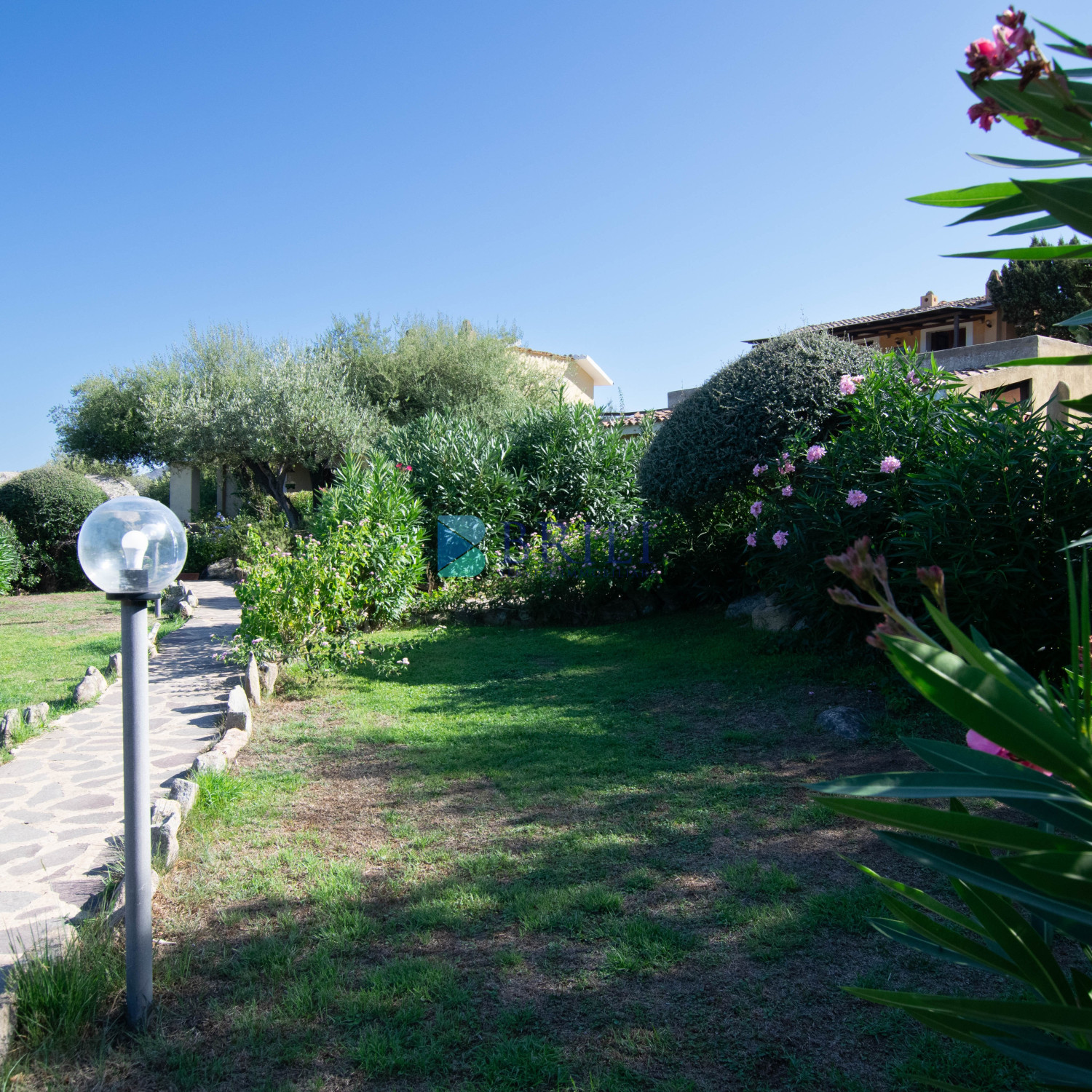 Appartamento con giardino e vista mare a Marinella