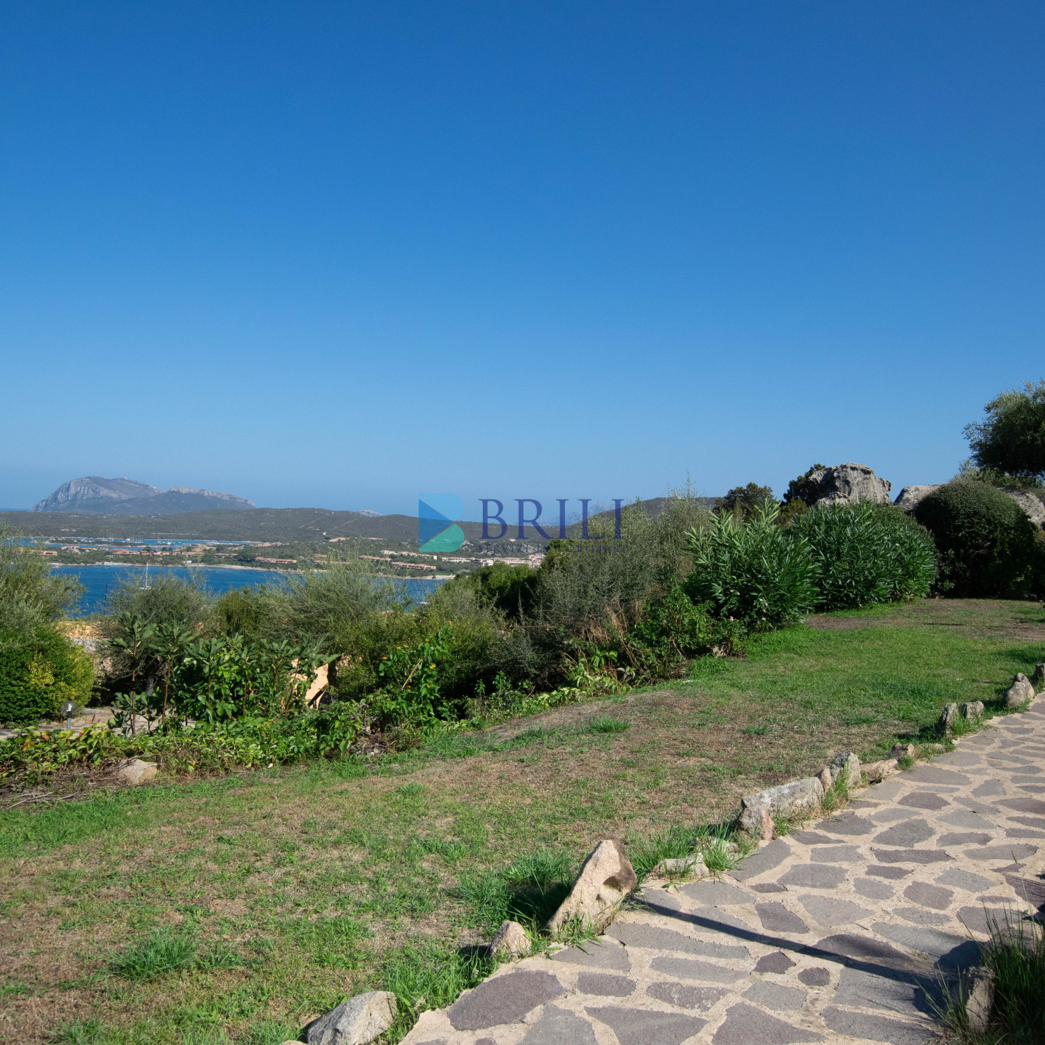 Appartamento con giardino e vista mare a Marinella