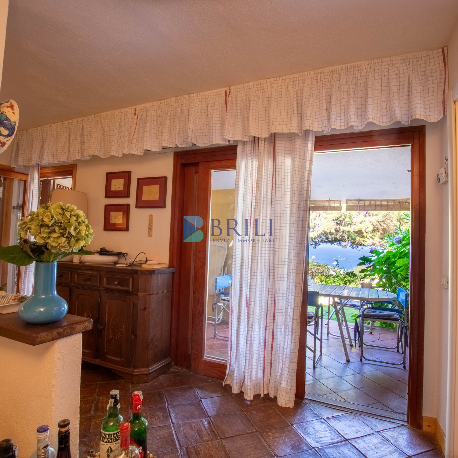 Appartamento con giardino e vista mare a Marinella