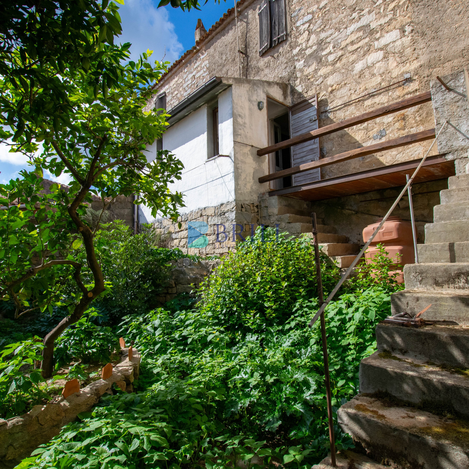 Palazzina terra-cielo in centro Luogosanto