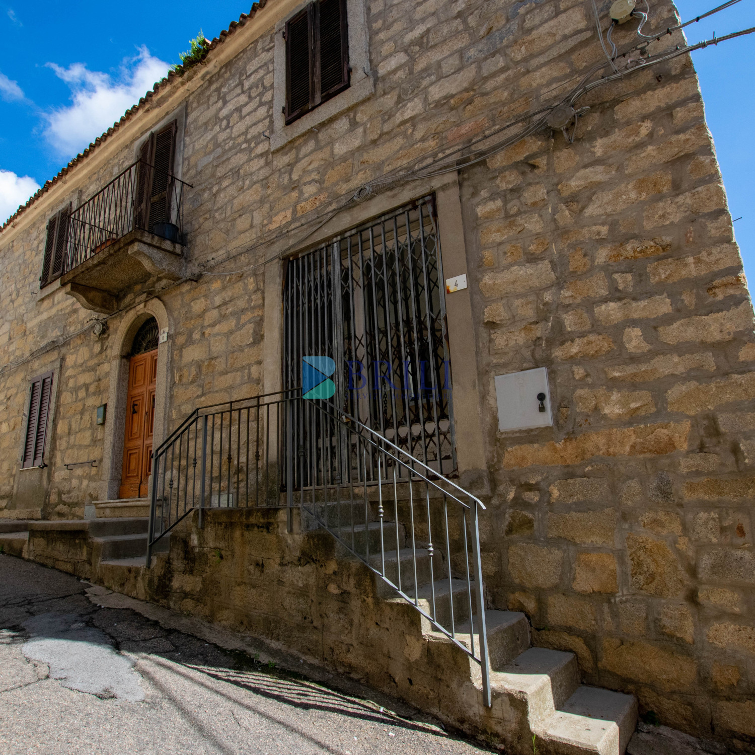 Palazzina terra-cielo in centro Luogosanto