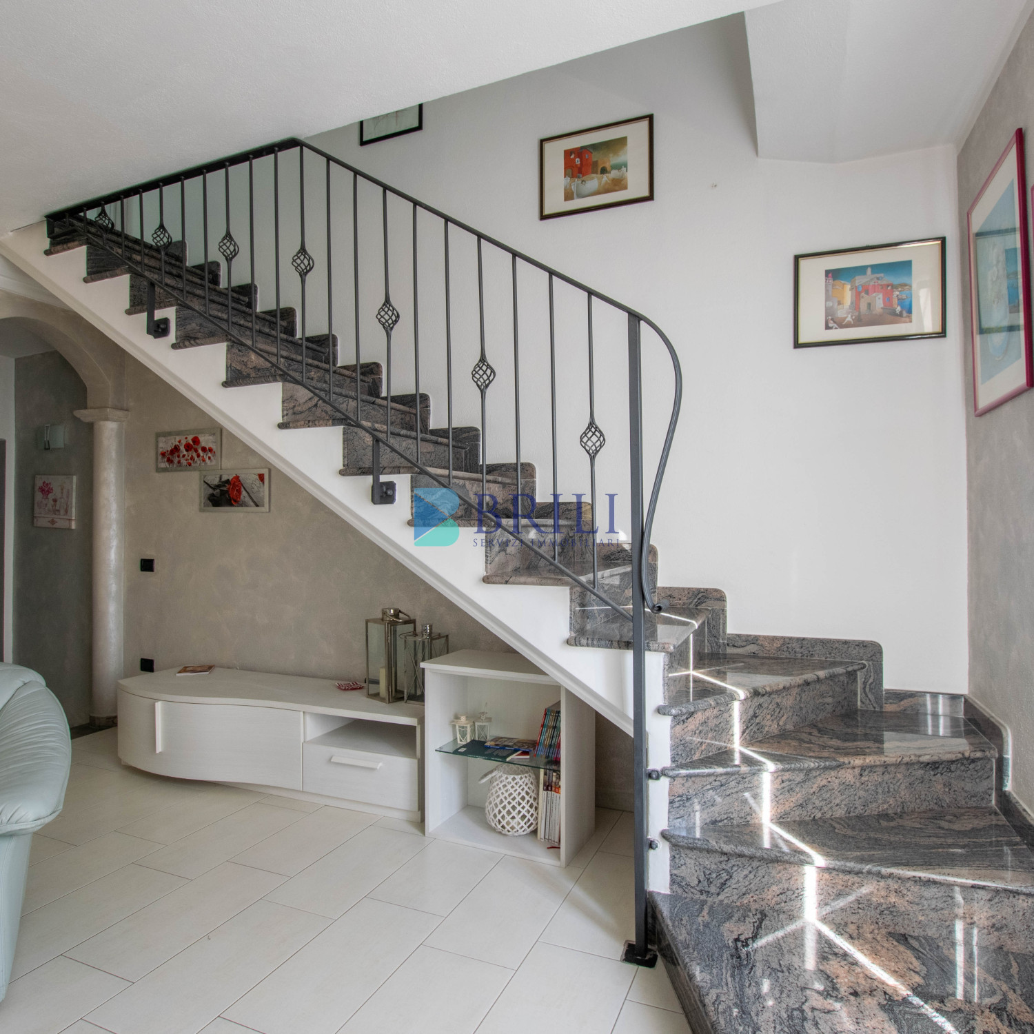 Palazzina terra-cielo in centro storico a Luras