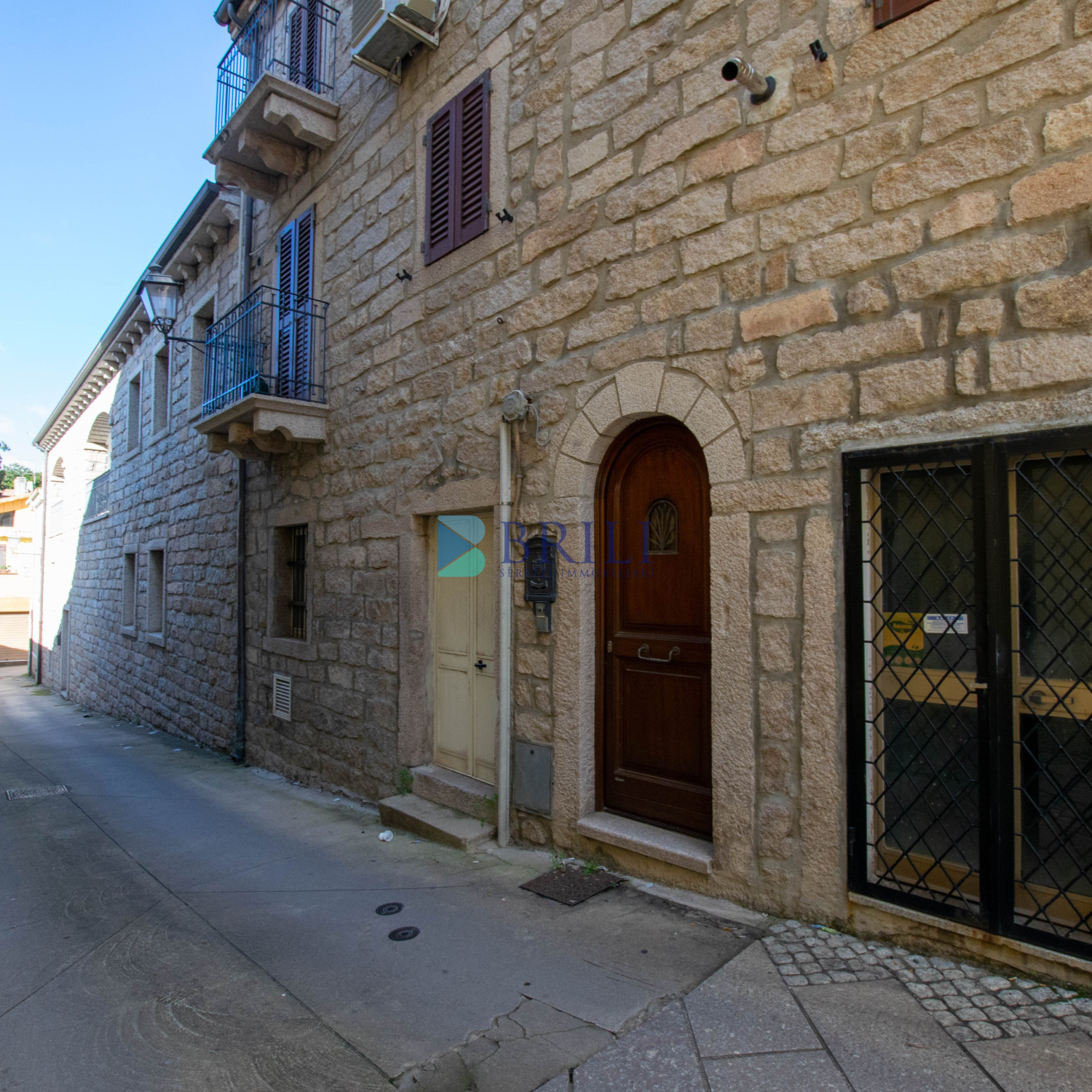 Palazzina terra-cielo in centro storico a Luras