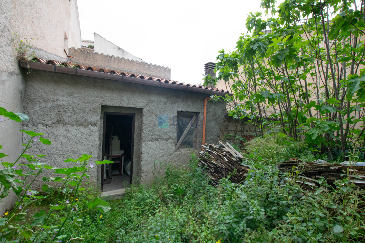 Luras Centro: Terracielo su tre livelli con magazzino e cortile