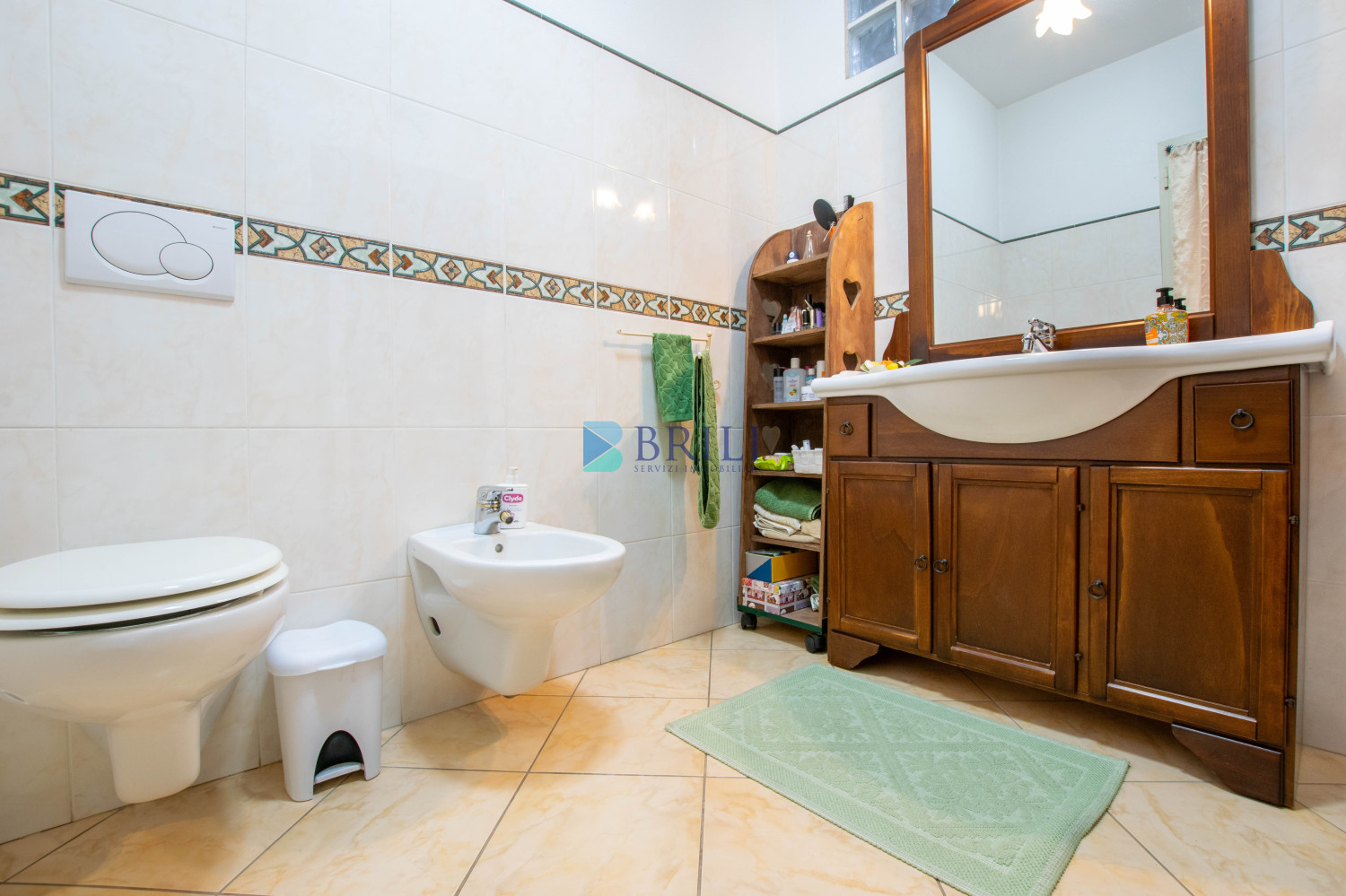 Casa indipendente su due livelli con giardino