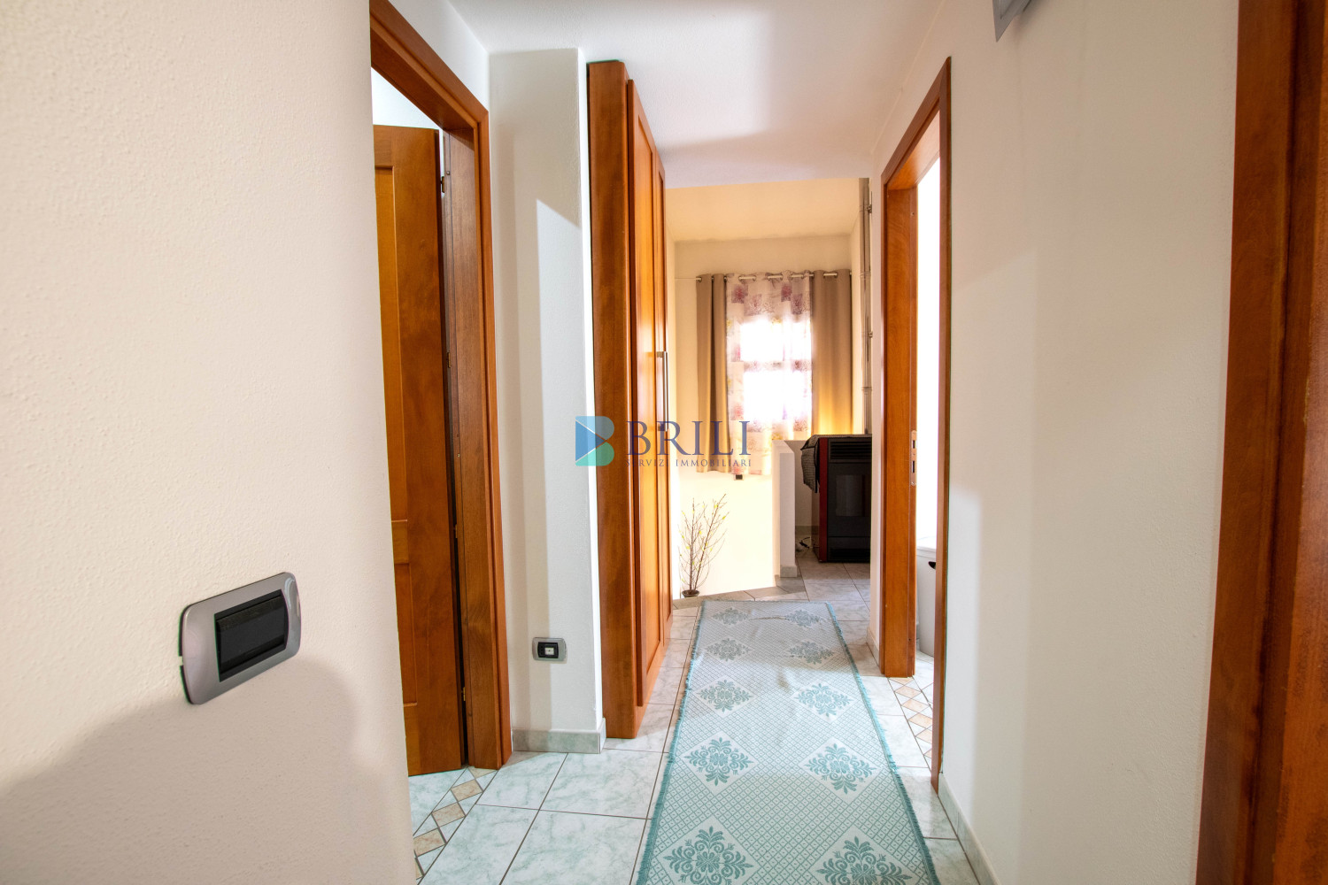 Casa indipendente su due livelli con giardino
