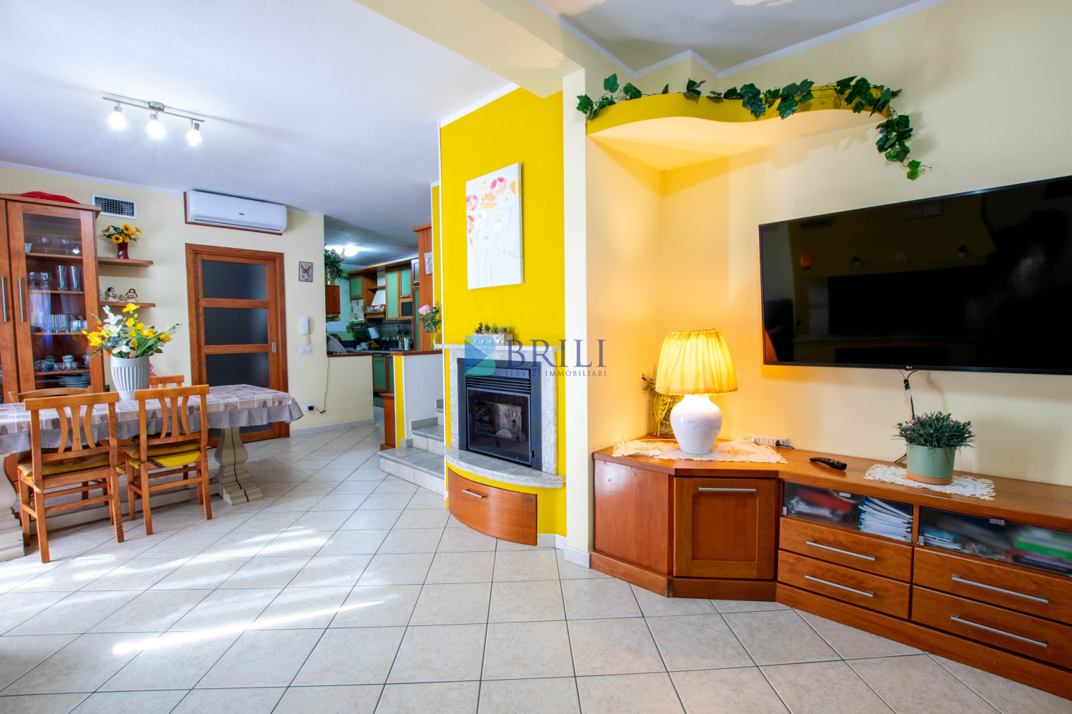 Casa indipendente su due livelli con giardino