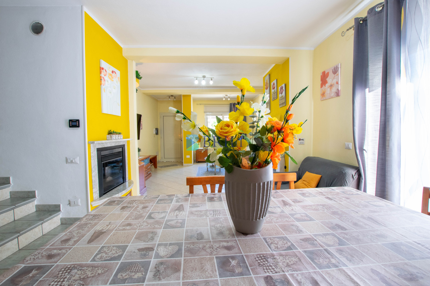 Casa indipendente su due livelli con giardino
