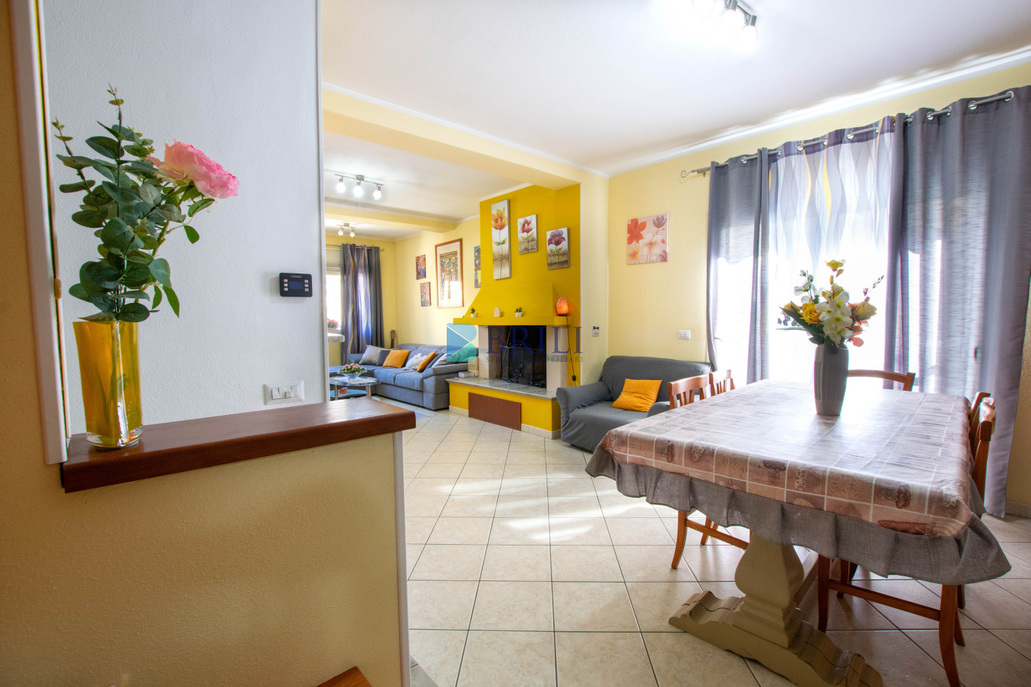 Casa indipendente su due livelli con giardino