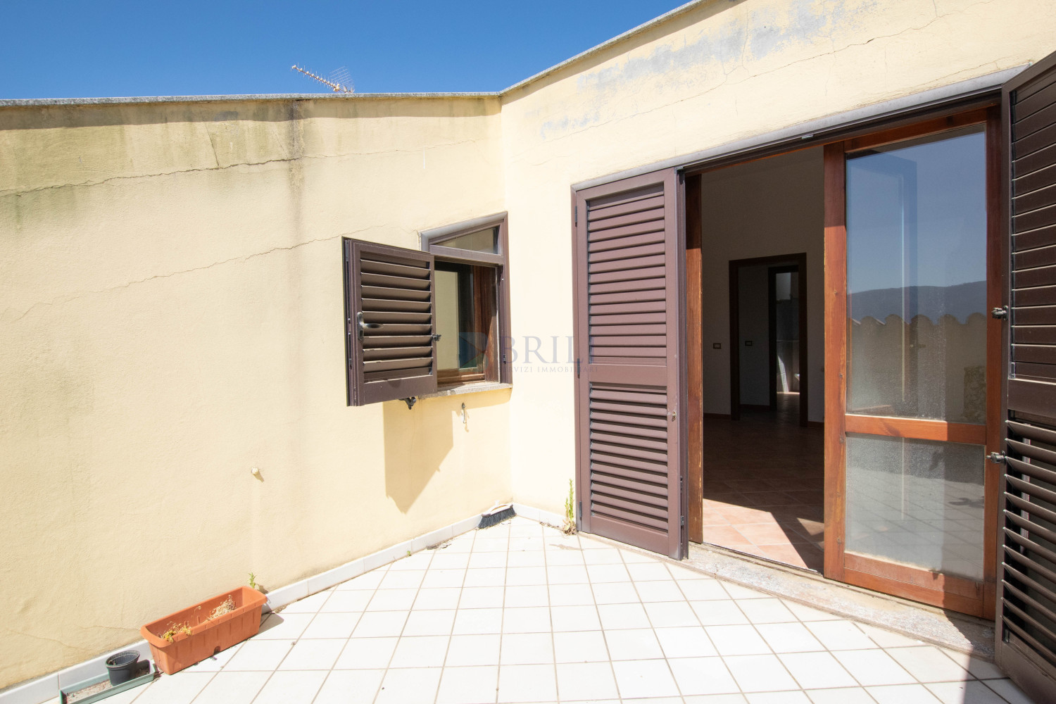 Tempio Pausania: large apartment on the top floor with stunning views