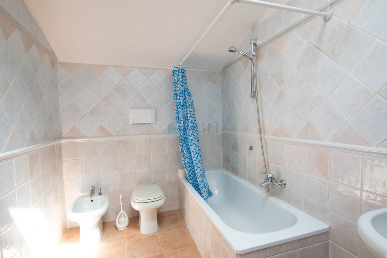 Tempio Pausania: large apartment on the top floor with stunning views