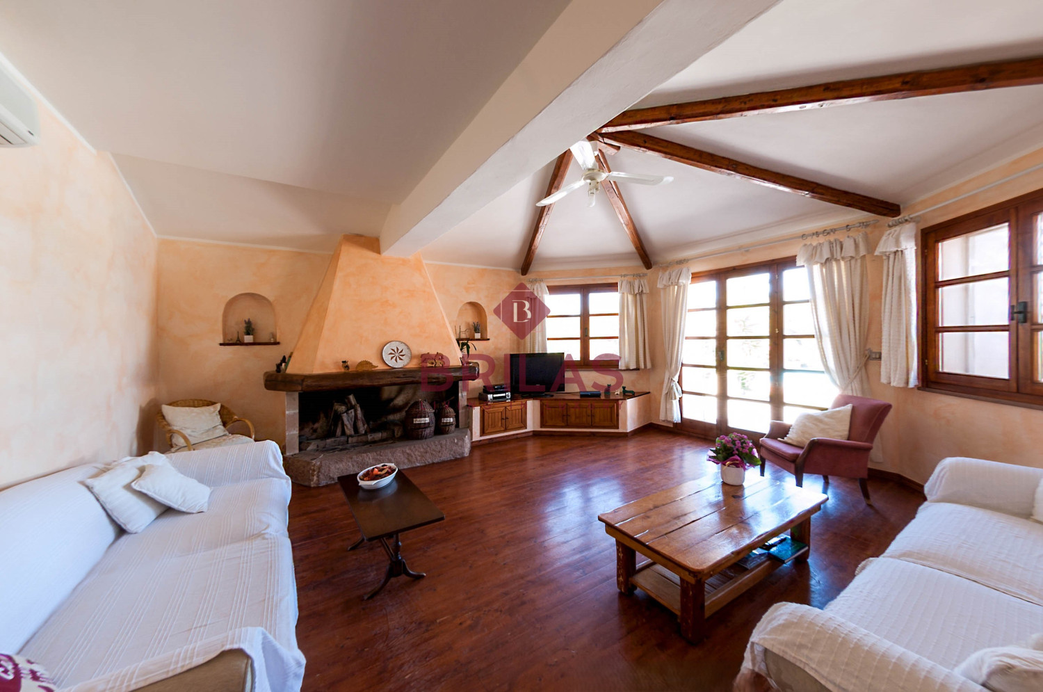 Elegant Villa in Alghero Countryside