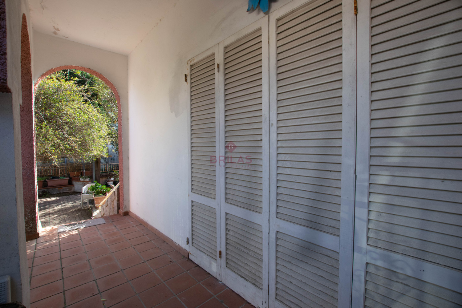Golfo Aranci: Large villa to renovate between two beaches