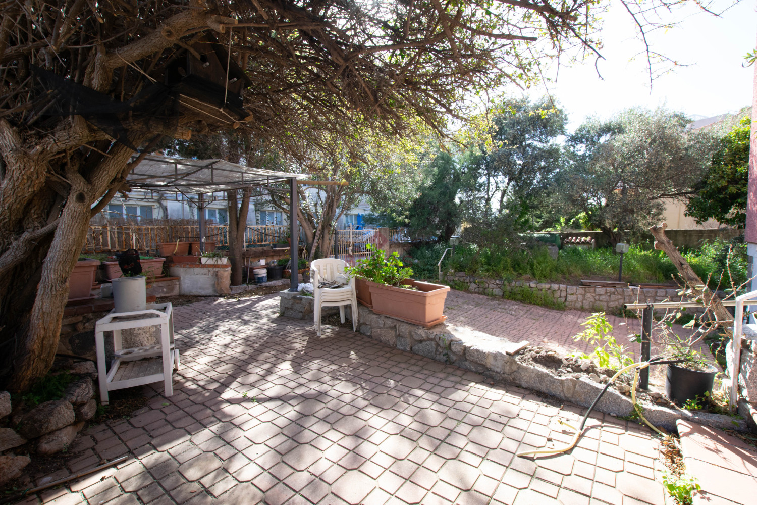 Golfo Aranci: Large villa to renovate between two beaches