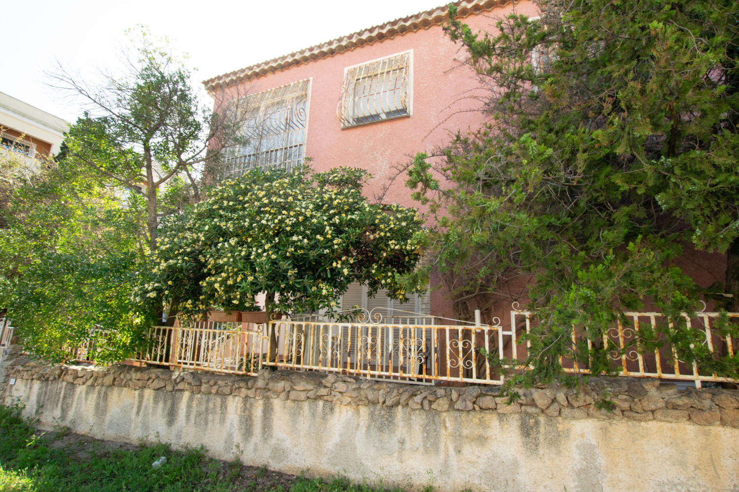 Golfo Aranci: Large villa to renovate between two beaches