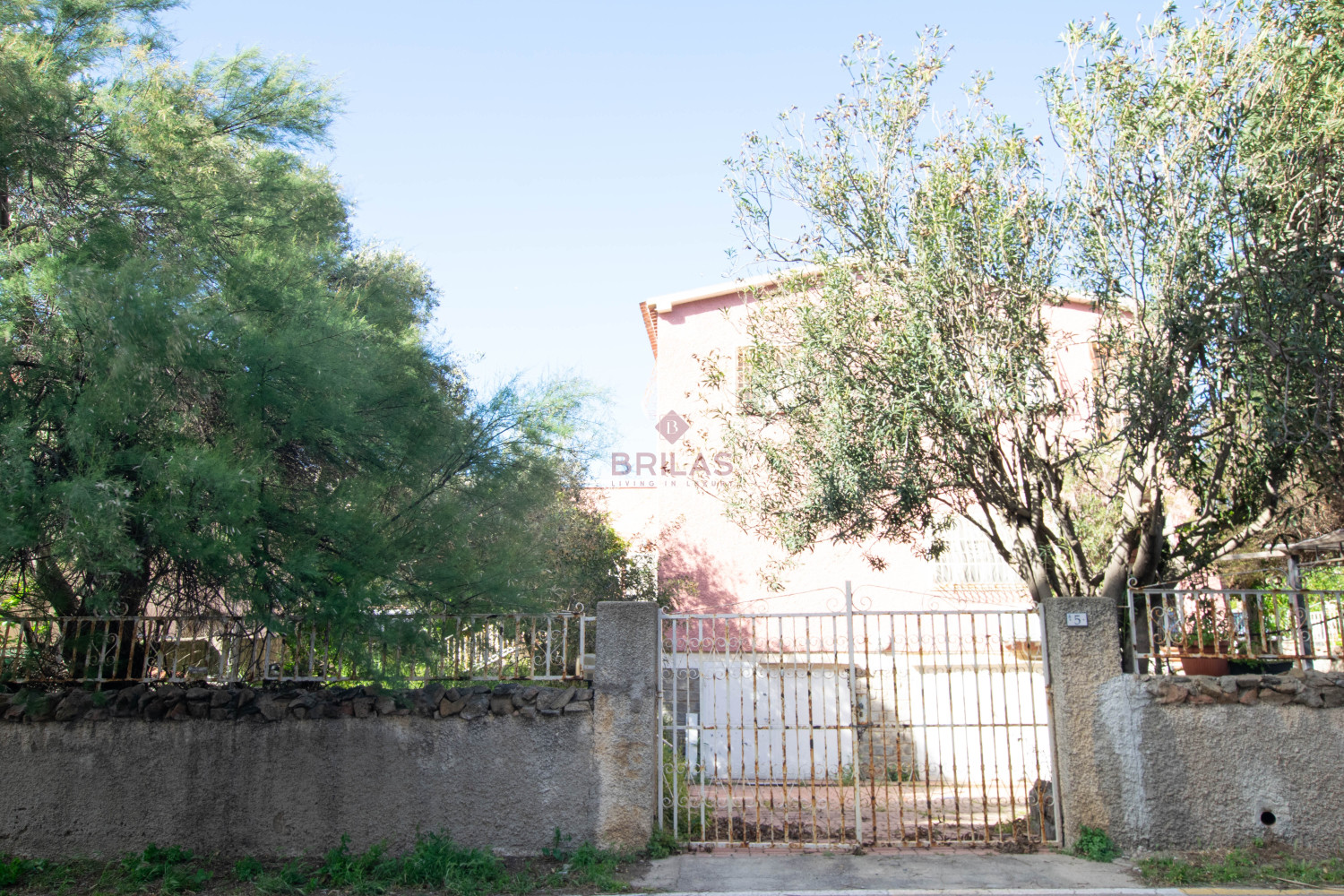 Golfo Aranci: Large villa to renovate between two beaches