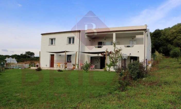 Gallura: a villa immersed in an oasis of peace with B&B potential.