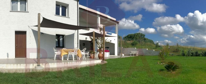 Gallura: a villa immersed in an oasis of peace with B&B potential.