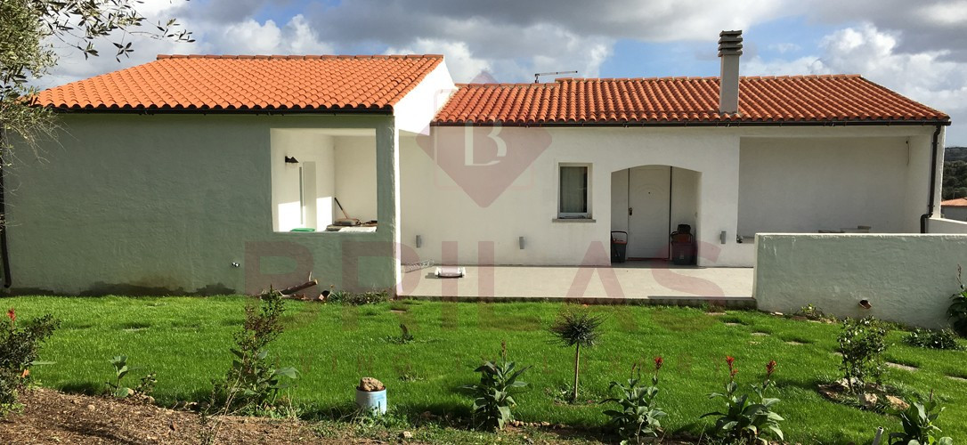 Gallura: a villa immersed in an oasis of peace with B&B potential.