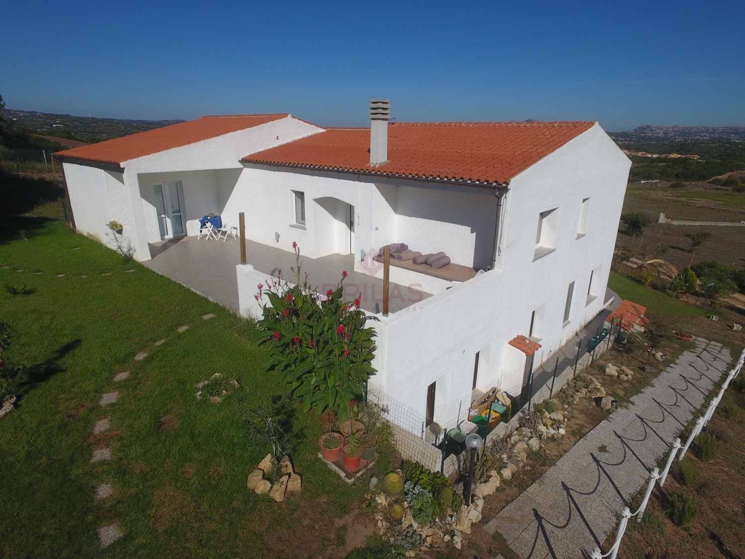 Gallura: a villa immersed in an oasis of peace with B&B potential.