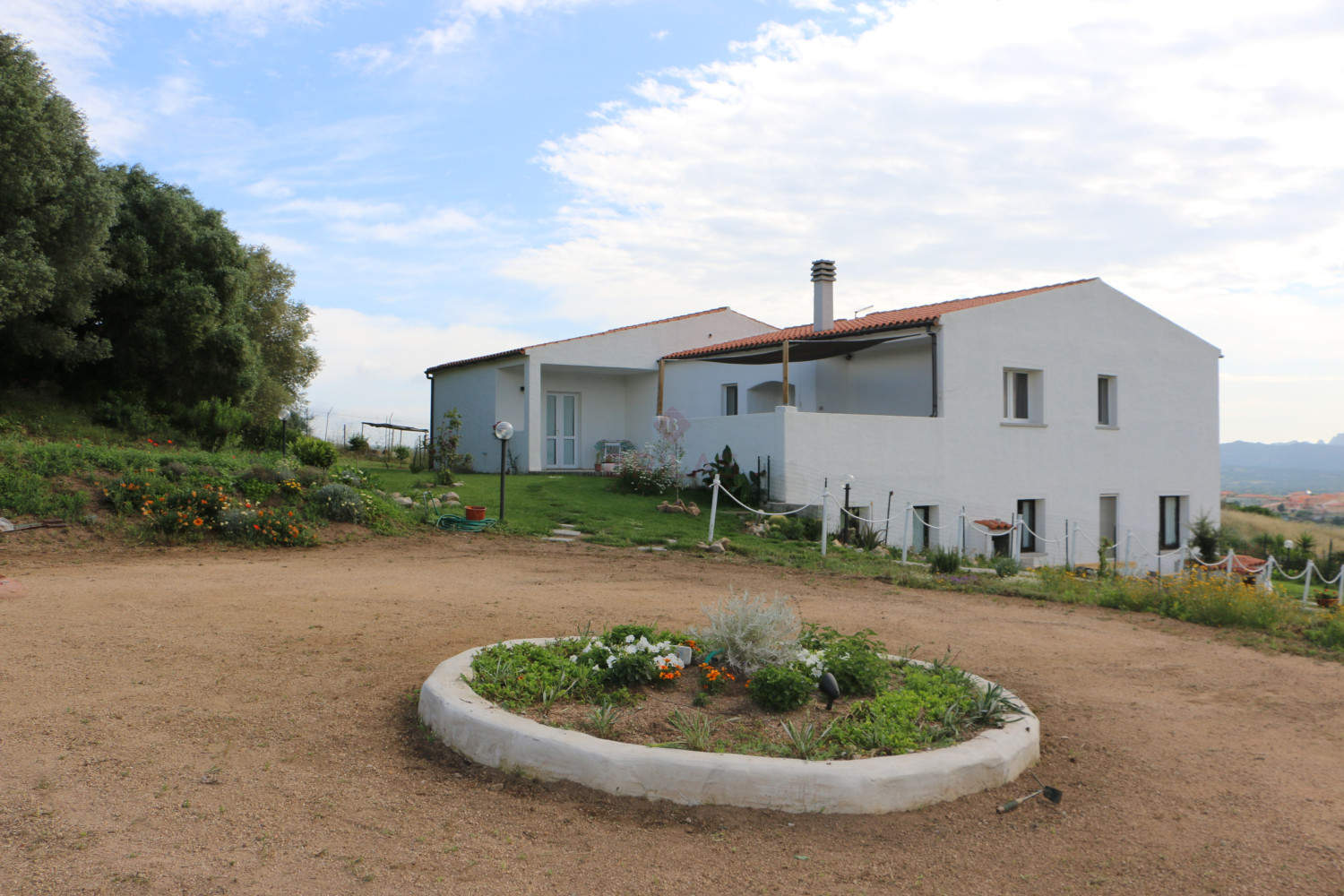 Gallura: a villa immersed in an oasis of peace with B&B potential.