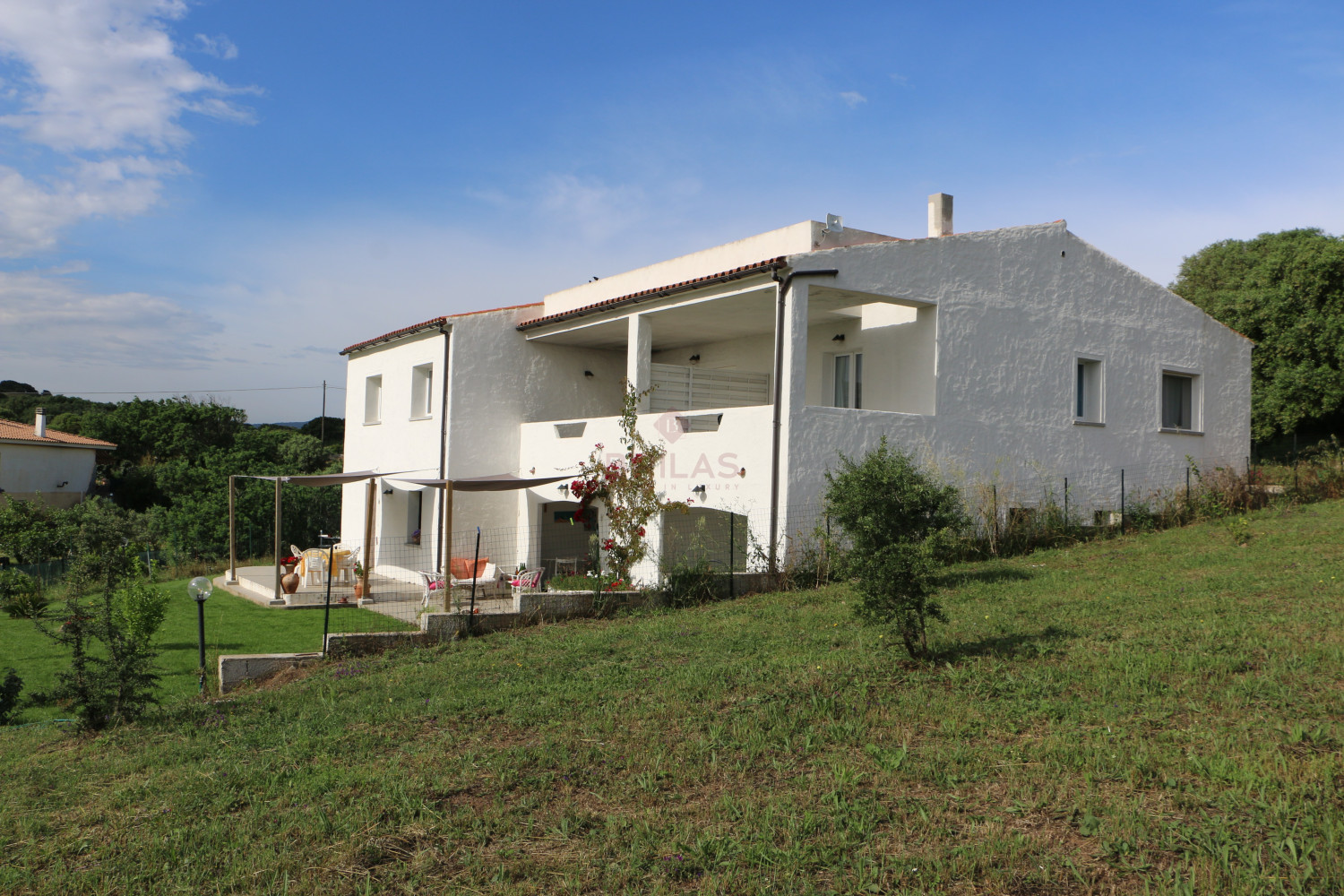 Gallura: a villa immersed in an oasis of peace with B&B potential.