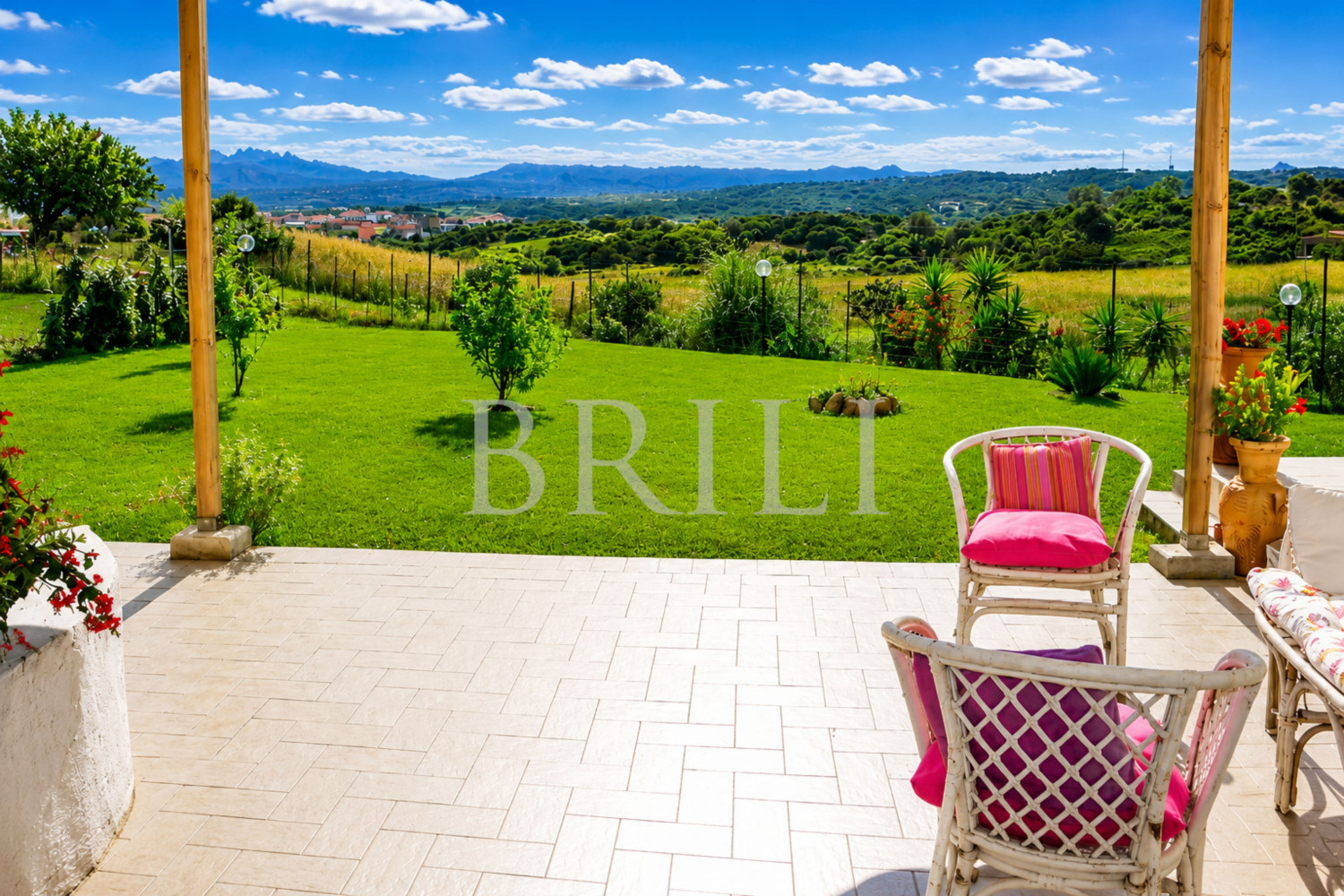 Gallura: a villa immersed in an oasis of peace with B&B potential.
