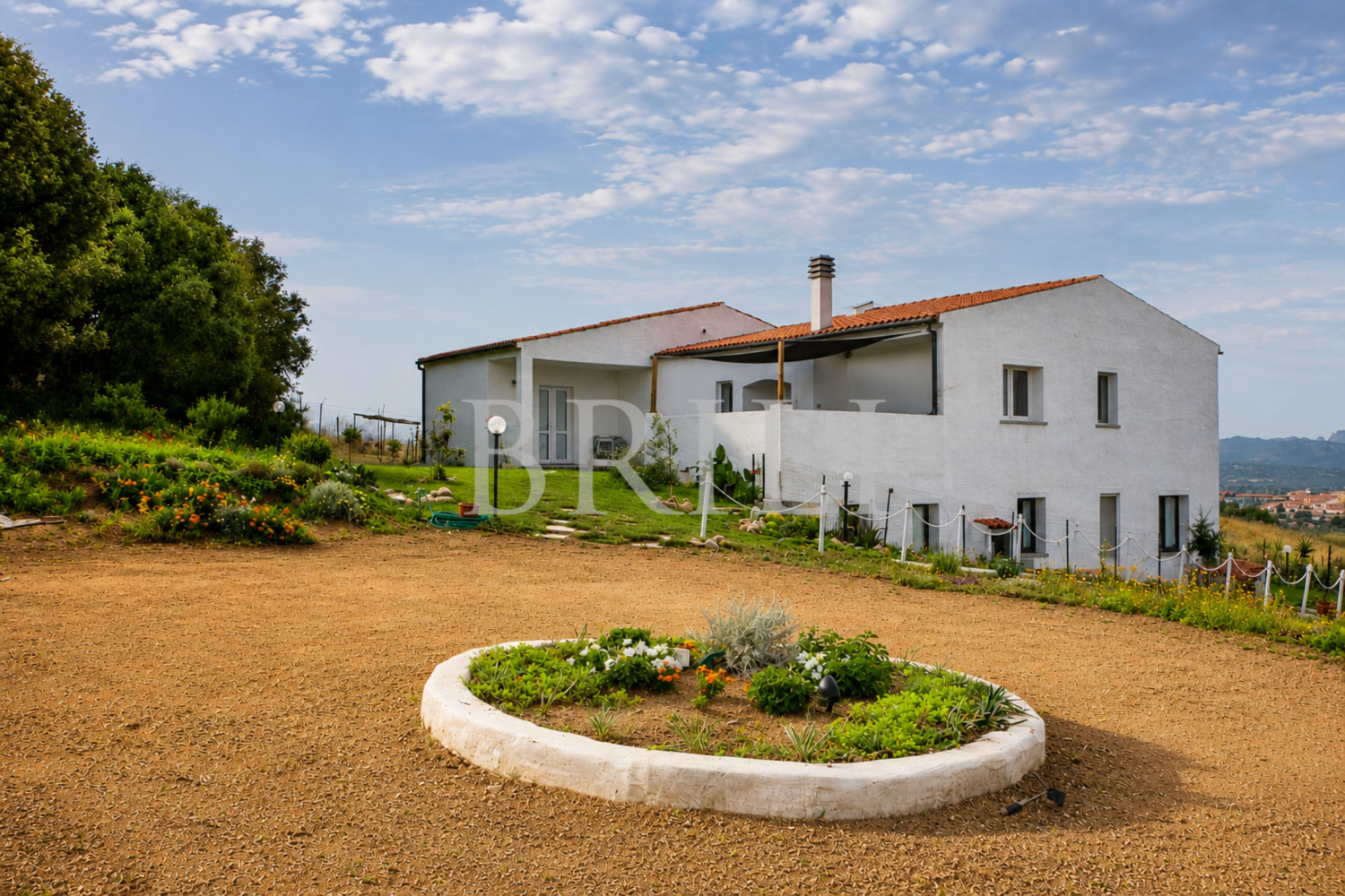 Gallura: a villa immersed in an oasis of peace with B&B potential.