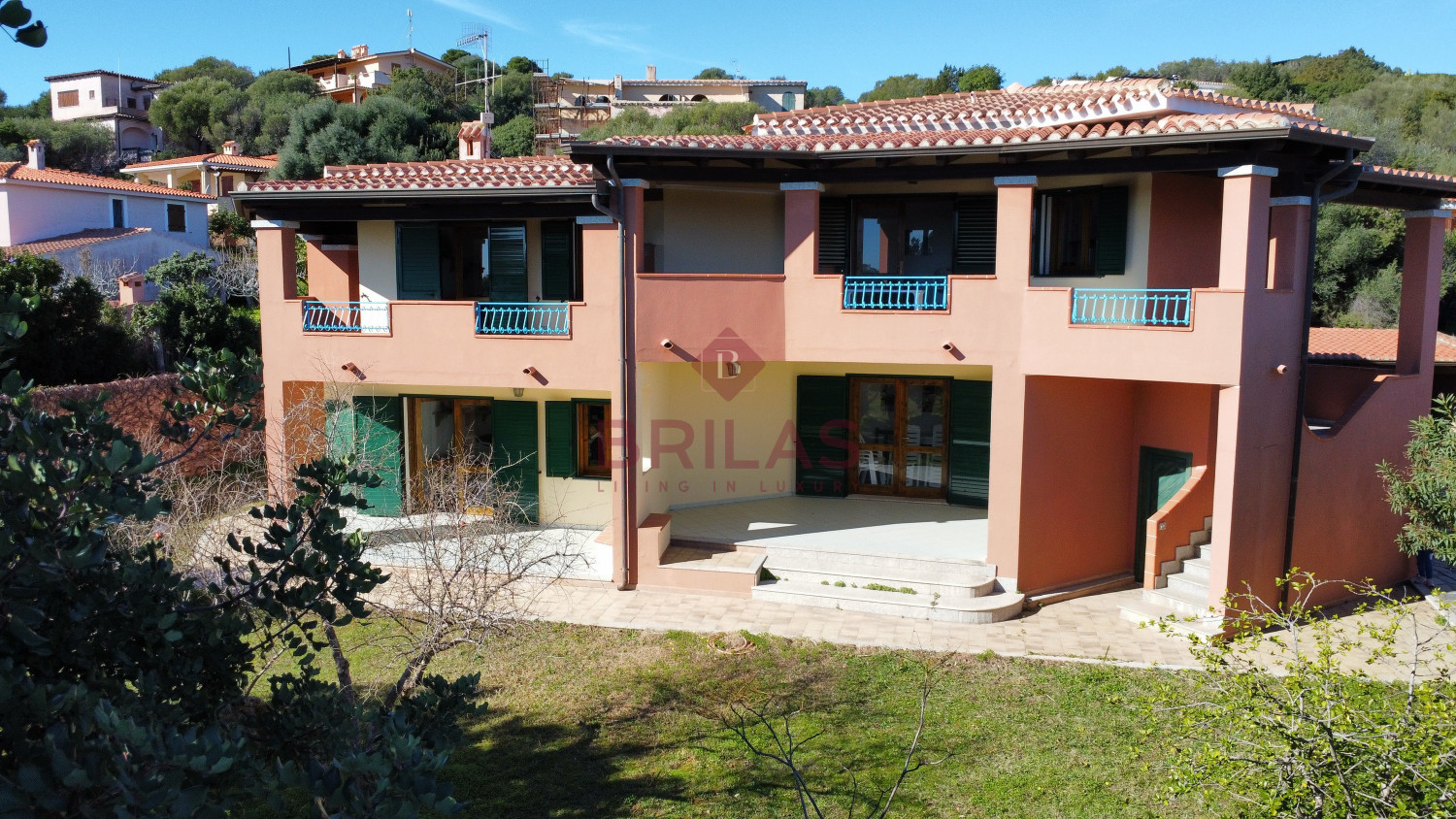 Villa con ampio giardino a pochi passi dalla spiaggia