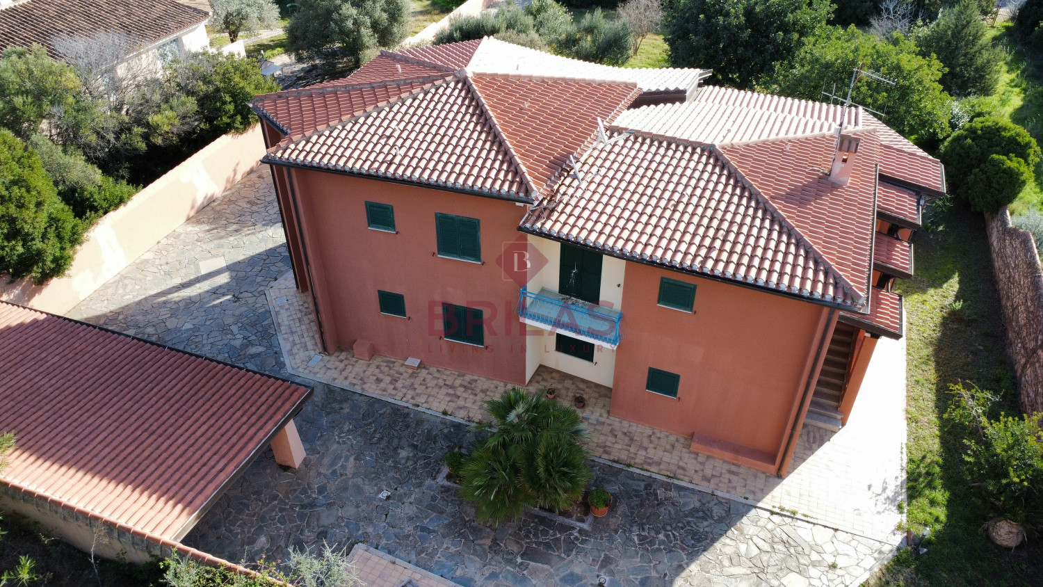 Villa con ampio giardino a pochi passi dalla spiaggia