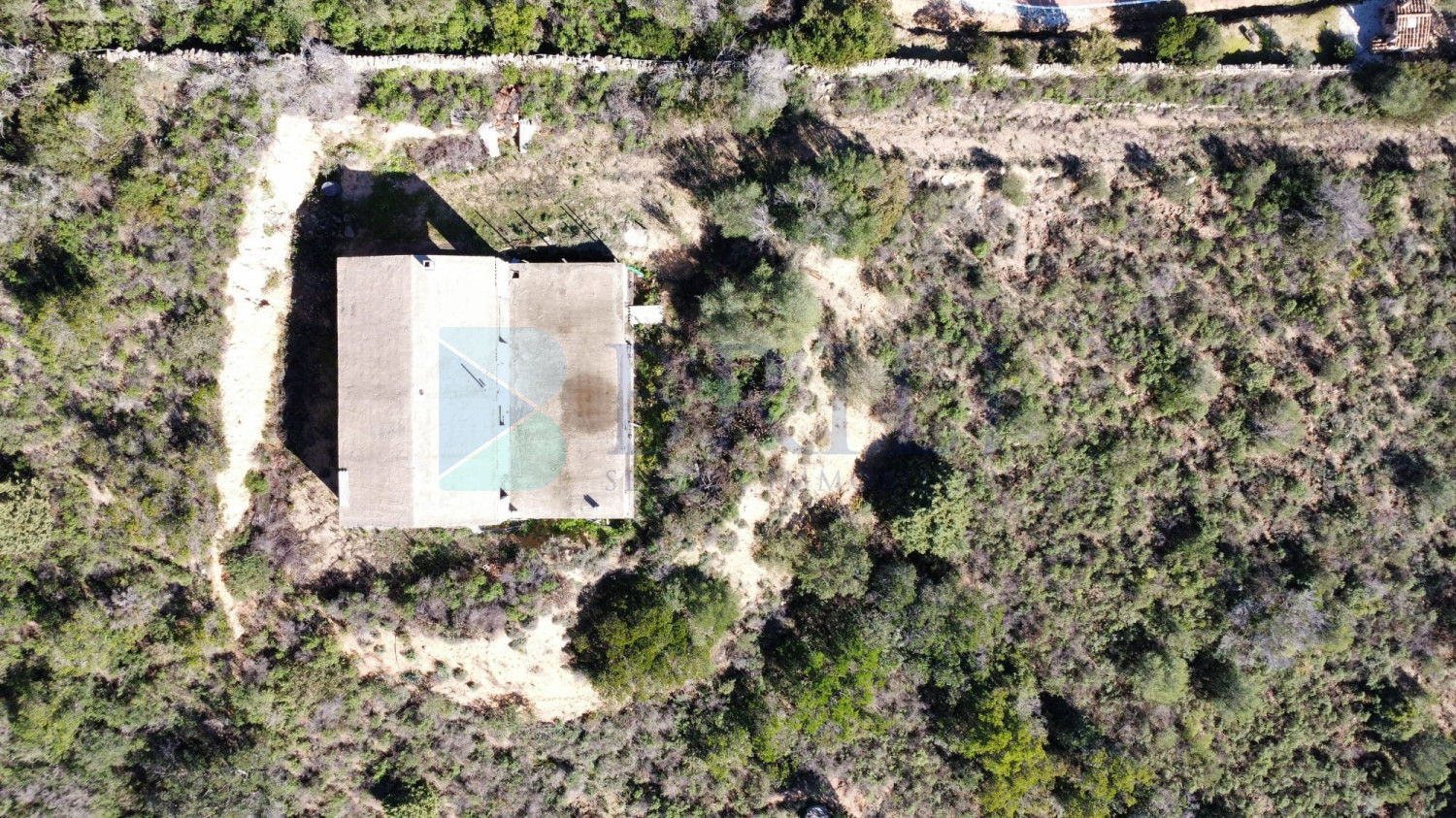 Villa al rustico con un ettaro vicino ad Olbia