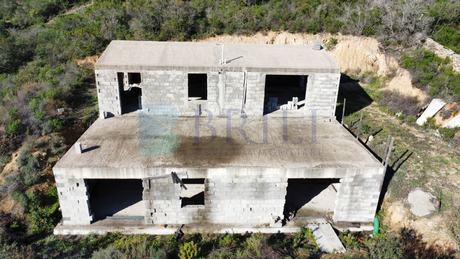 Villa al rustico con un ettaro vicino ad Olbia