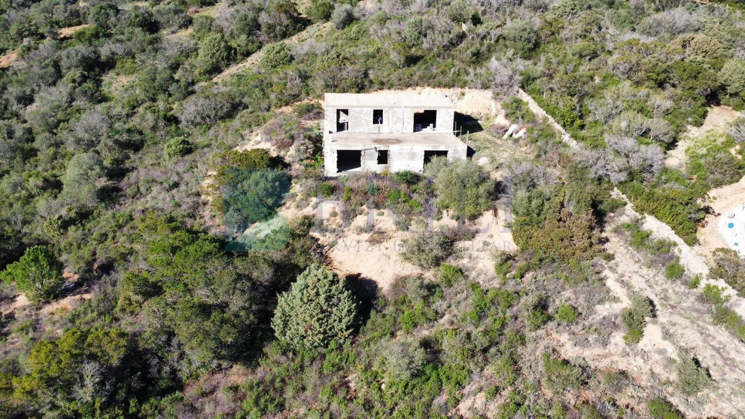 Villa al rustico con un ettaro vicino ad Olbia