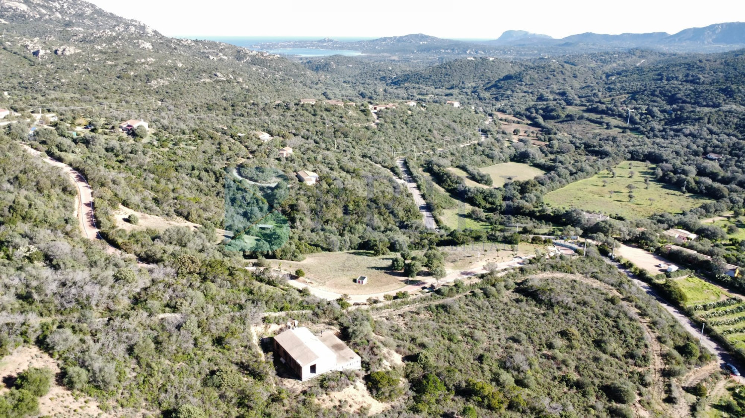 Villa al rustico con un ettaro vicino ad Olbia