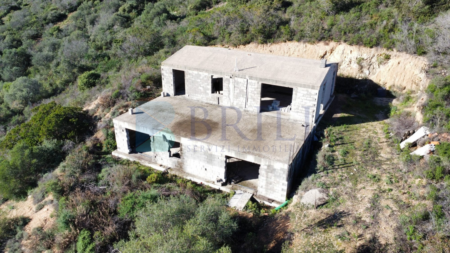 Villa al rustico con un ettaro vicino ad Olbia
