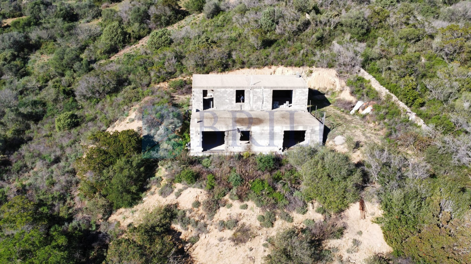 Villa al rustico con un ettaro vicino ad Olbia