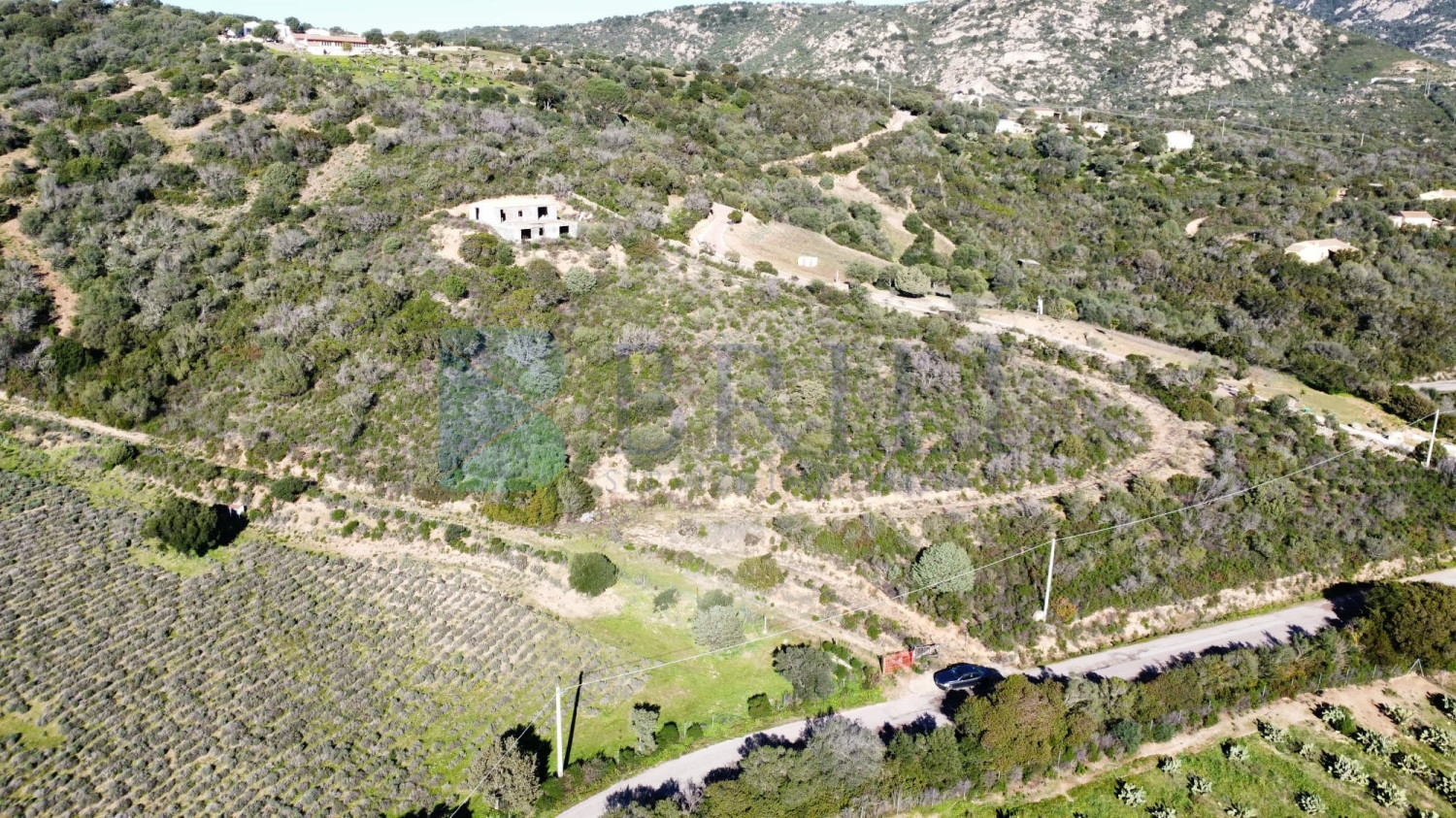 Villa al rustico con un ettaro vicino ad Olbia