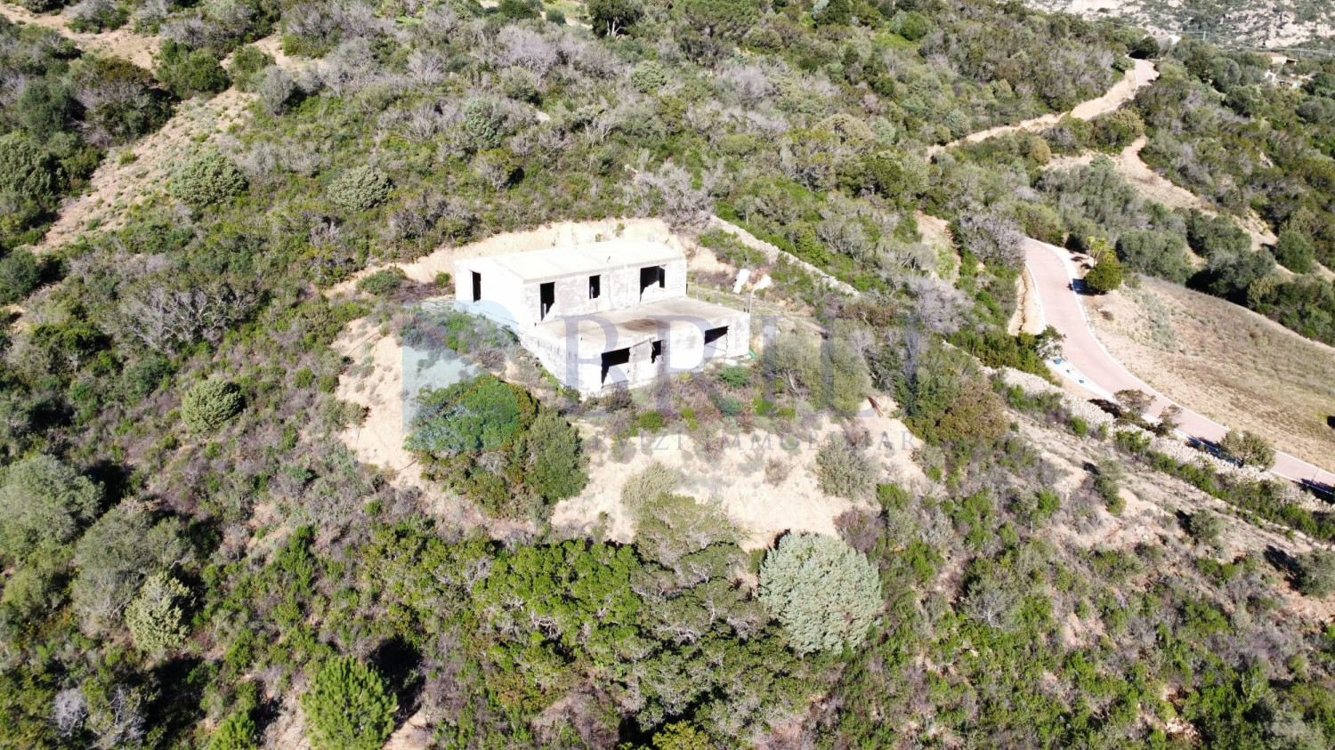 Villa al rustico con un ettaro vicino ad Olbia